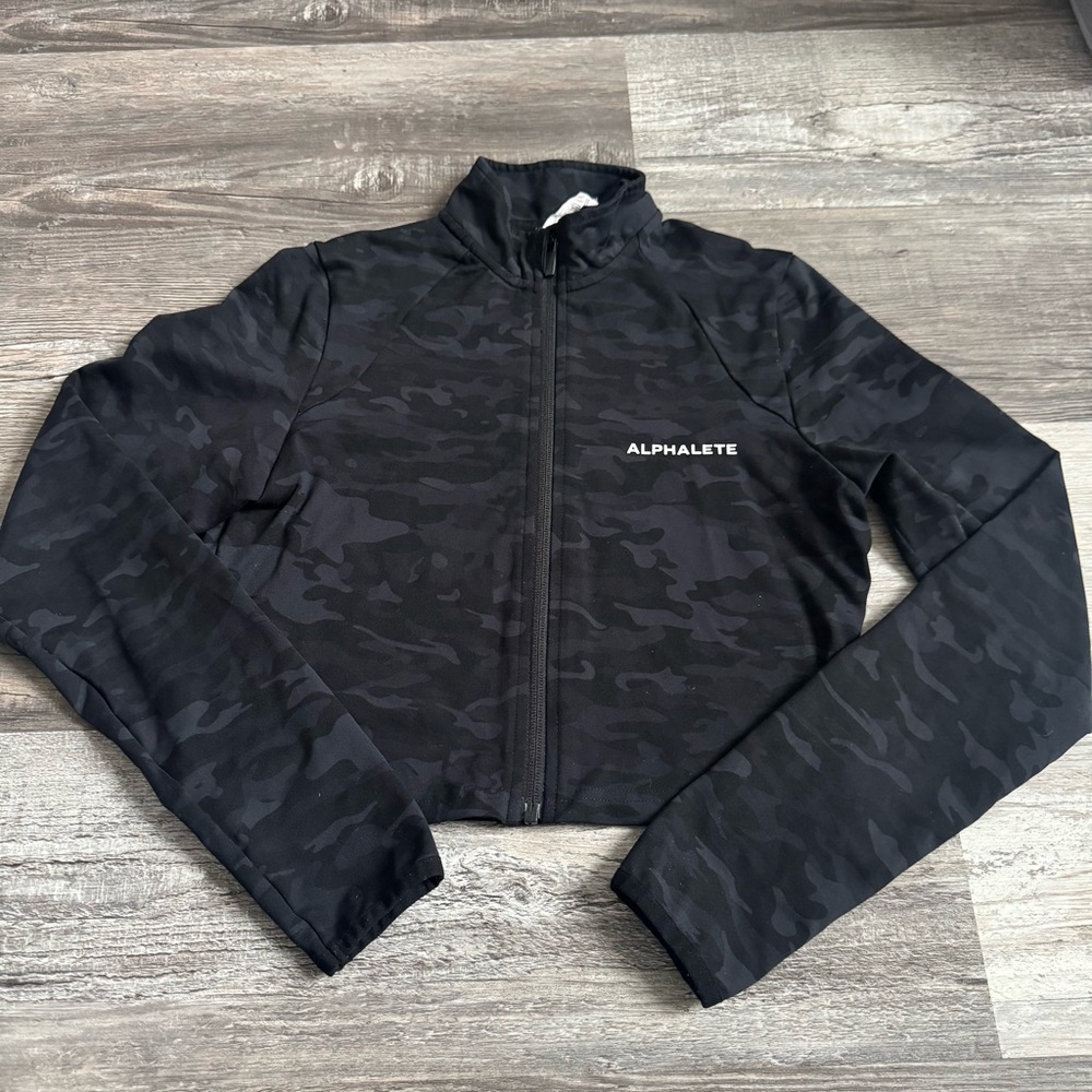 Alphalete amplify camo zip up jacket
